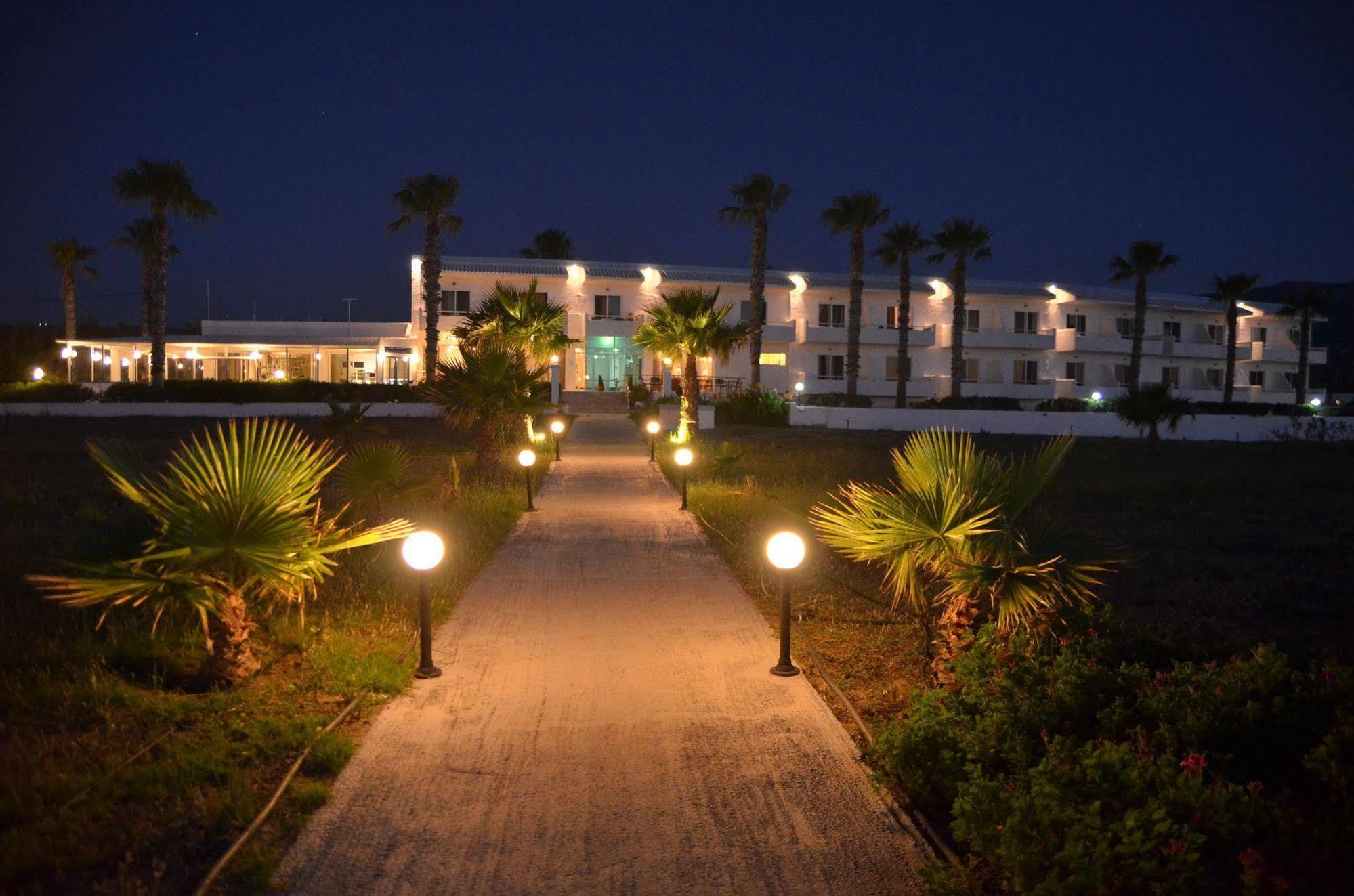 Costa Angela Seaside Resort מראה חיצוני תמונה